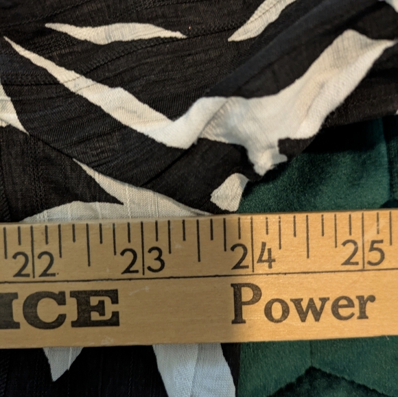 Black and White Patterned Women's Short Sleeve Top - Picture 14 of 14